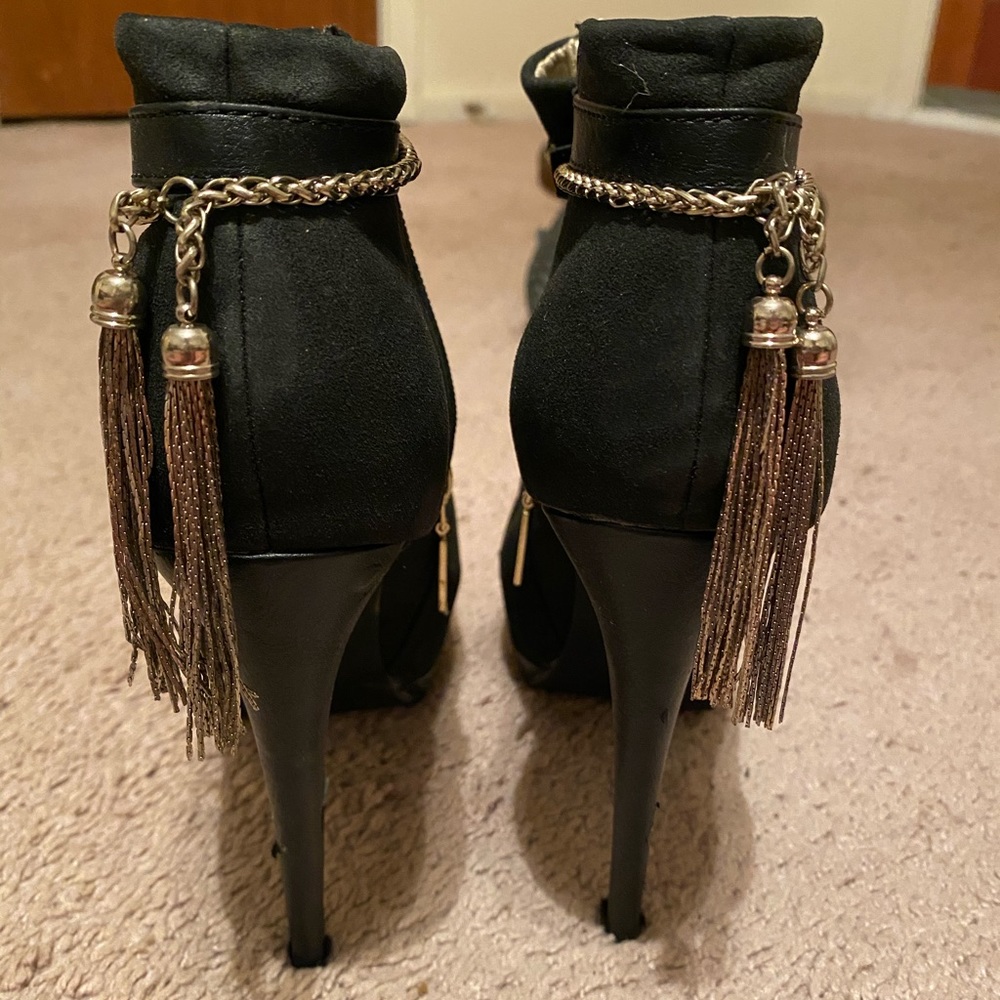 Healed booties